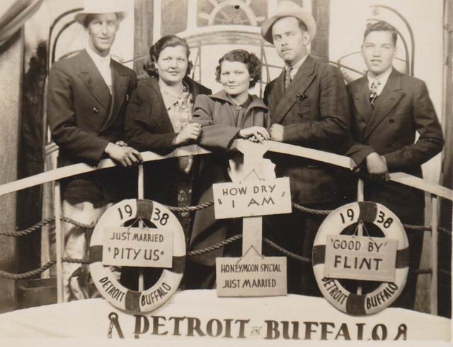 Flint Park (Flint Amusement Park) - Family Shot In Front Of The Fake Boat From Marsha